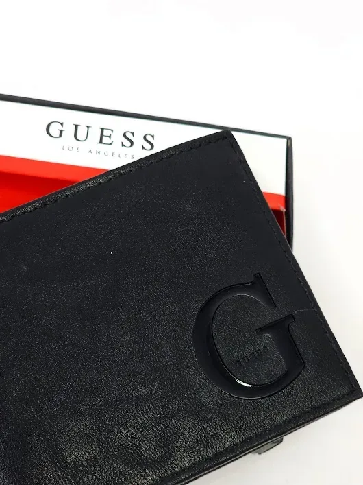 Billetera Guess  para caballero color negro