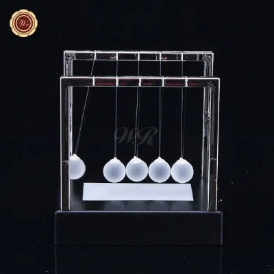 Lámpara en forma de el balance de newton