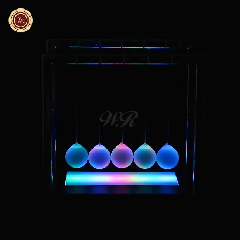 Lámpara en forma de el balance de newton