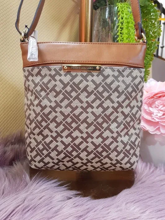 Bolso Tommy Hilfiger para dama color beige y camel