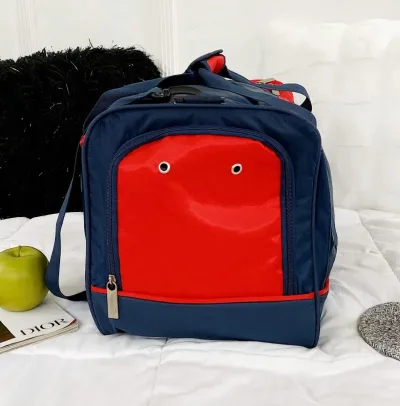 Bolso Nautica unisex color azul y rojo