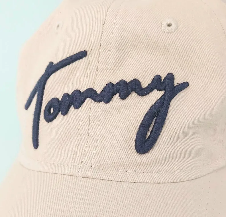 Gorra Tommy Hilfiger para dama color beige