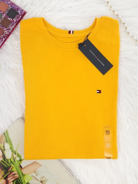 Camiseta Tommy Hilfiger para dama color mostaza