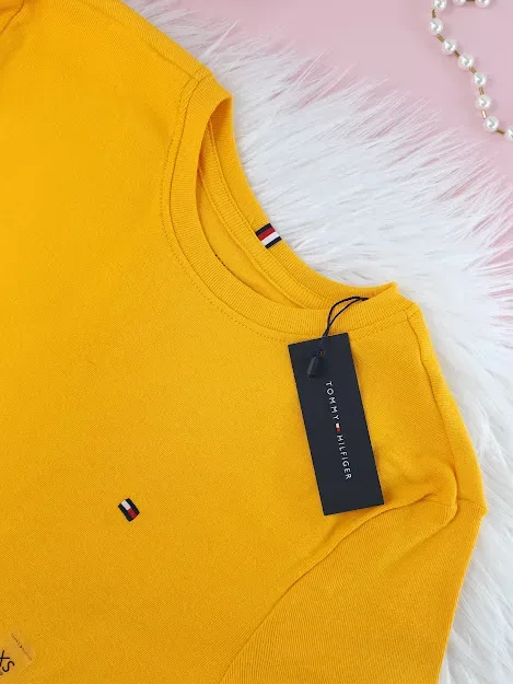 Camiseta Tommy Hilfiger para dama color mostaza