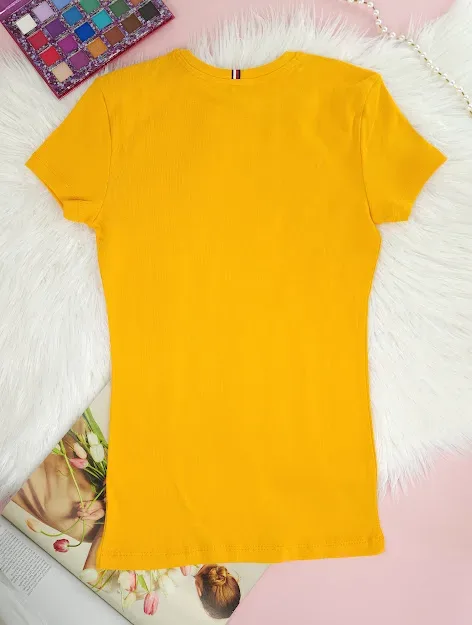 Camiseta Tommy Hilfiger para dama color mostaza
