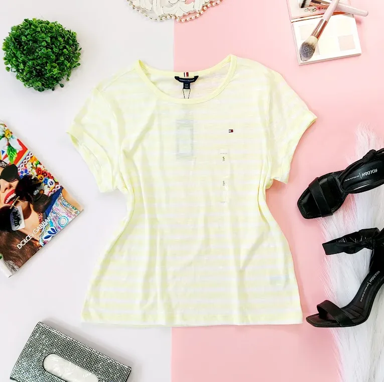 CamisetaTommy Hilfiger para dama diseño a rayas color amarillo y blanco