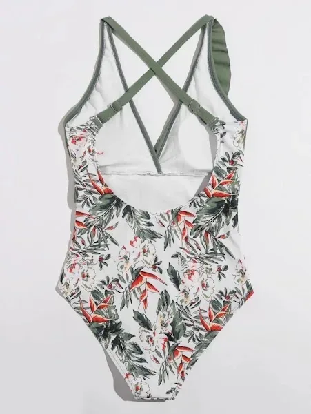 Vestido de baño para dama color verde con diseño tropical