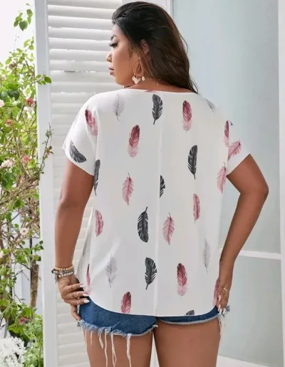Blusa plus para dama color blanco con estampado de pluma