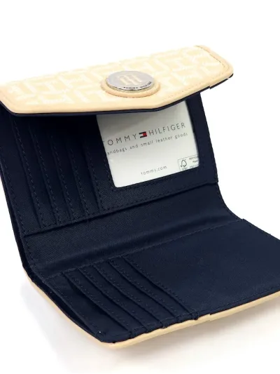 Cartera Tommy Hilfiger color beige