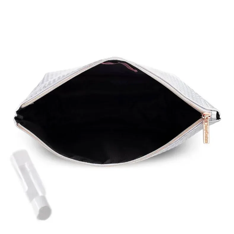 Cosmetiquera Juicy couture color plateada