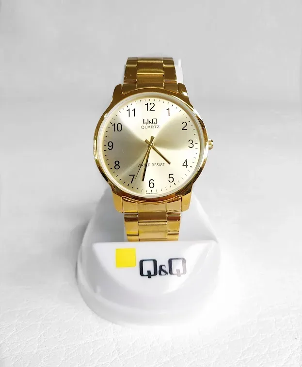 Reloj Q&Q para caballero color dorado