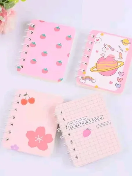 Set de caja de papelería con diseños animados multicolor al azar