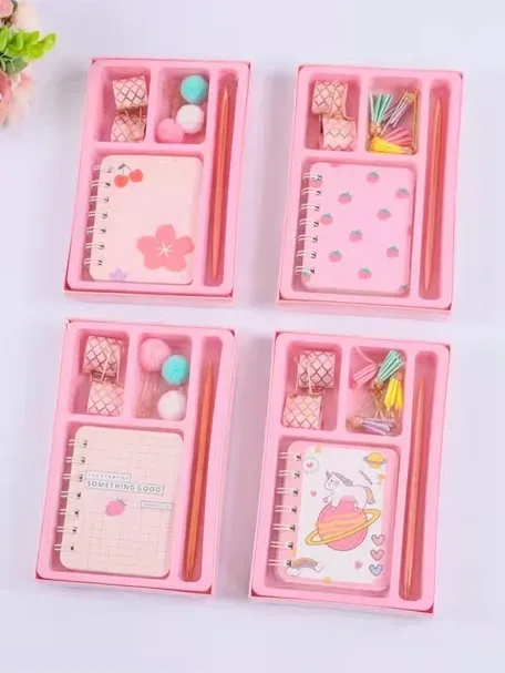 Set de caja de papelería con diseños animados multicolor al azar