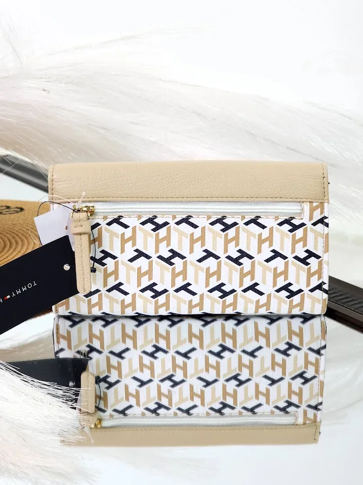 Cartera Tommy Hilfiger para dama color beige