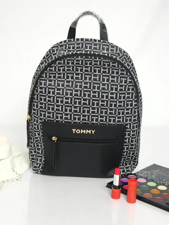 Bolso Tommy Hilfiger para dama color negro