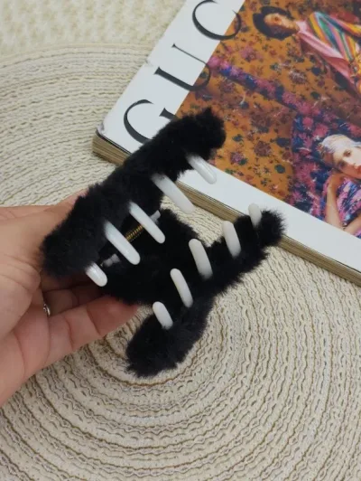 Prensa de peluche negra