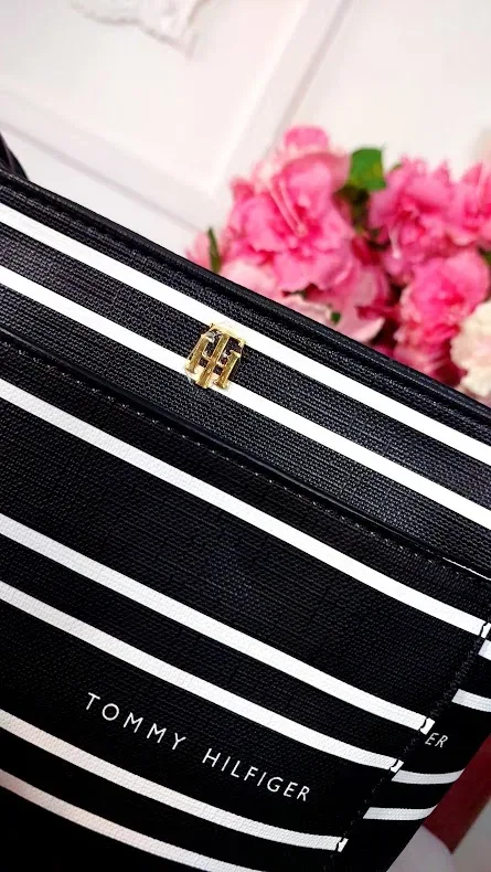 Bolso de hombro Tommy Hilfiger para dama color negro