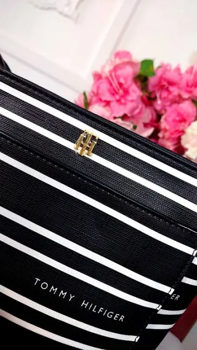Bolso de hombro Tommy Hilfiger para dama color negro