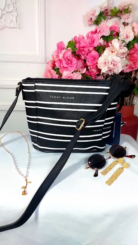 Bolso de hombro Tommy Hilfiger para dama color negro