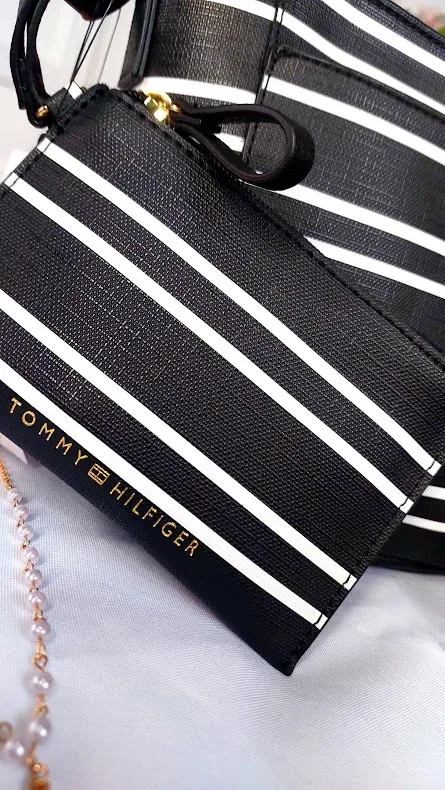 Bolso de hombro Tommy Hilfiger para dama color negro