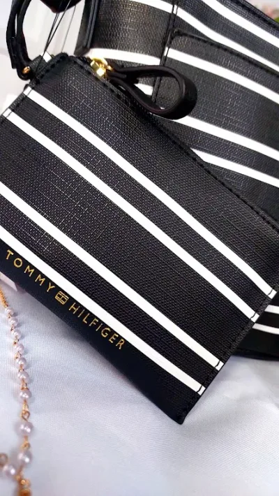 Bolso de hombro Tommy Hilfiger para dama color negro