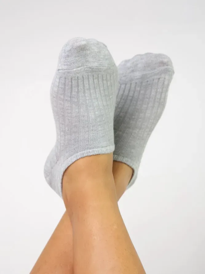 Calcetas para dama color gris