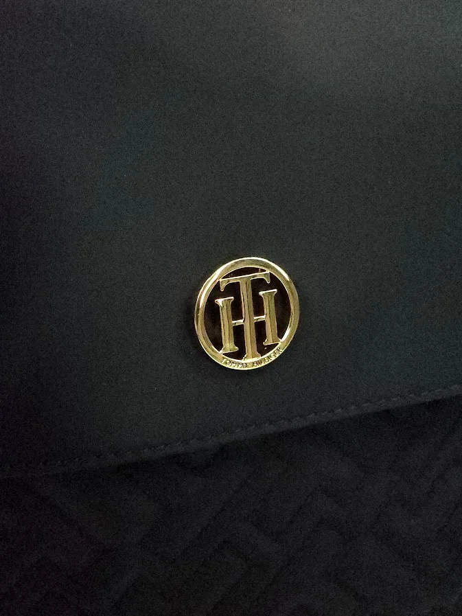 Bolso Tommy Hilfiger para dama color negro