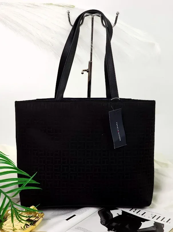 Bolso Tommy Hilfiger para dama color negro