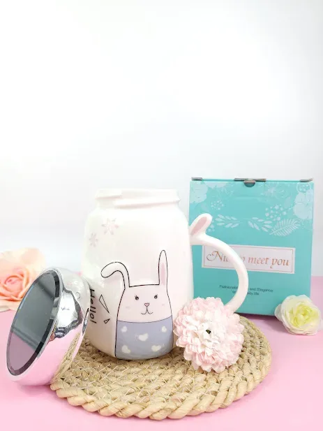 Tasa de Conejo celeste con Tapa de Rosca