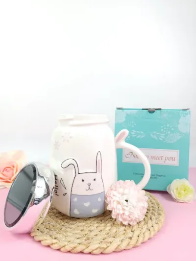 Tasa de Conejo celeste con Tapa de Rosca