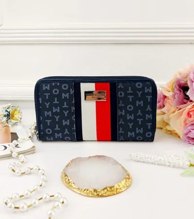 Cartera Tommy Hilfiger para dama color azul, rojo y blanco