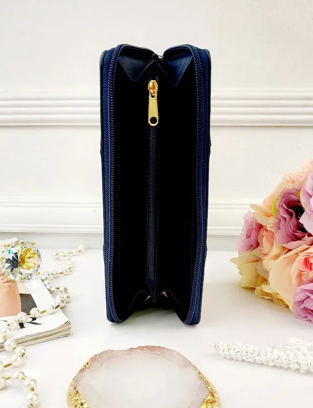 Cartera Tommy Hilfiger para dama color azul, rojo y blanco