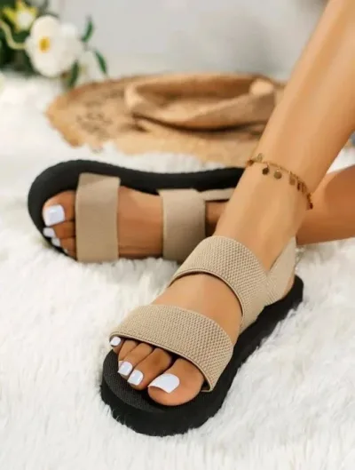 Sandalias para dama color negro con beige