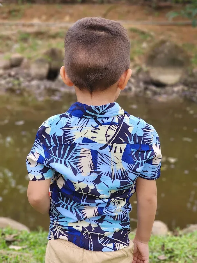 Camisa para niño diseño tropical