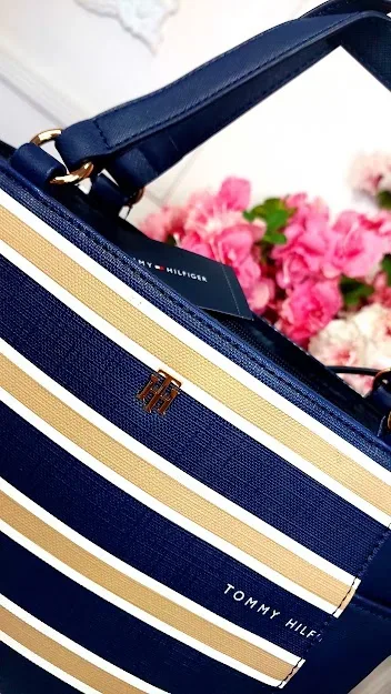 Bolso Tommy Hilfiger para dama diseño a rayas