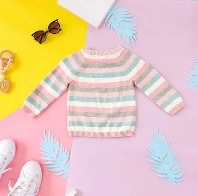 Sueter HyM para niña con diseño de rayas rosadas gris y blanco