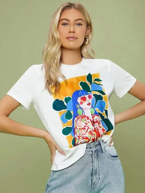 Camiseta para dama color blanco con estampado de mujer