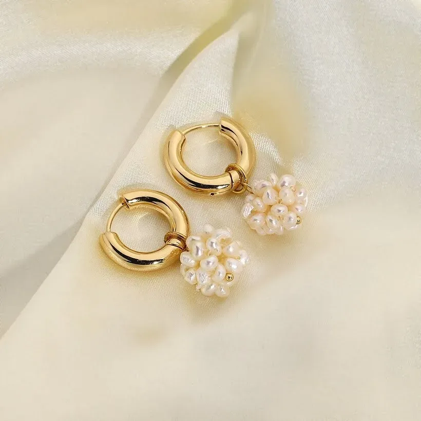 Par de argollas de acero inoxidable para dama color dorado y blanco