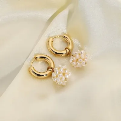 Par de argollas de acero inoxidable para dama color dorado y blanco