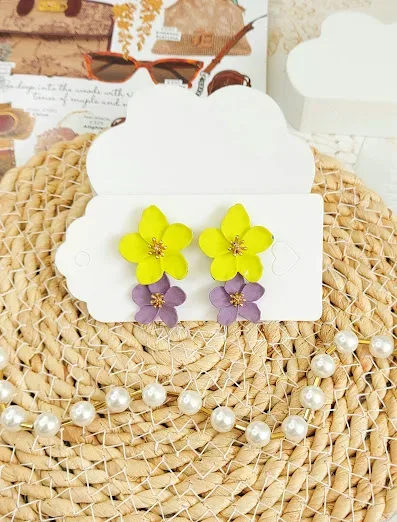 Aretes para dama de fantasía con forma de flor de dos colores