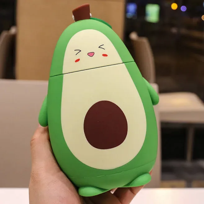 Botella de agua de cristal en forma aguacate con carita sonriente ojos chinos