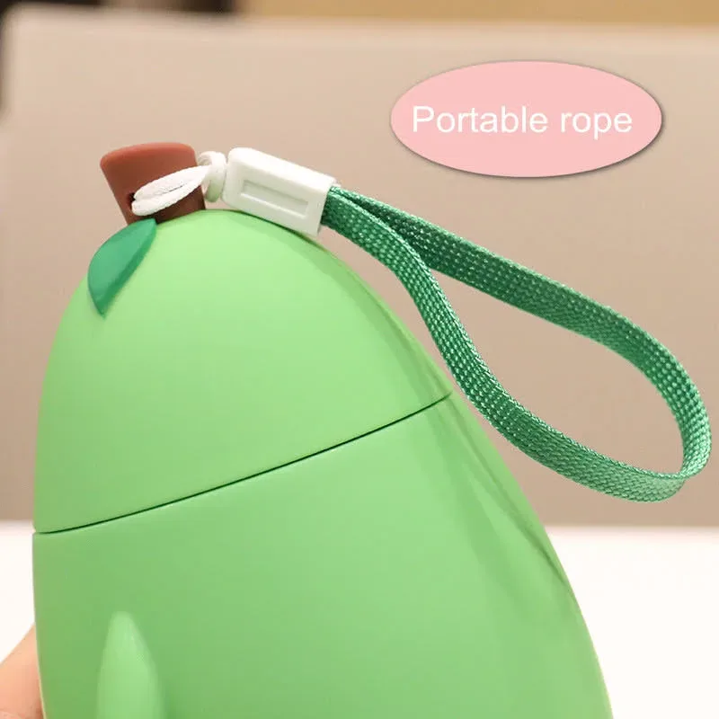 Botella de agua de cristal en forma aguacate con carita sonriente ojos chinos