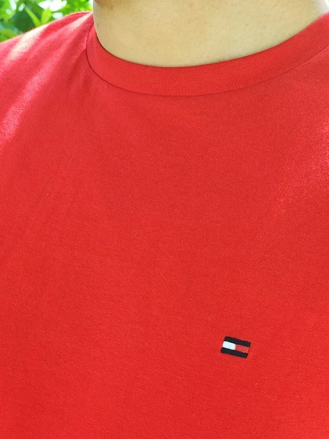 Camiseta Tommy Hilfiger para caballero color rojo