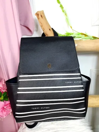 Mochila Tommy Hilfiger para dama color negro