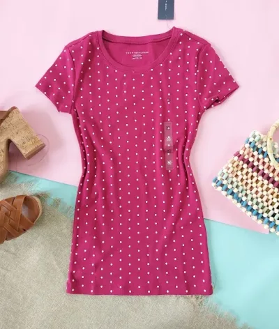 Camiseta Tommy Hilfiger para dama color vino con lunares blancos