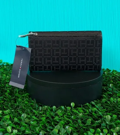 Cartera Tommy Hilfiger para dama color negro