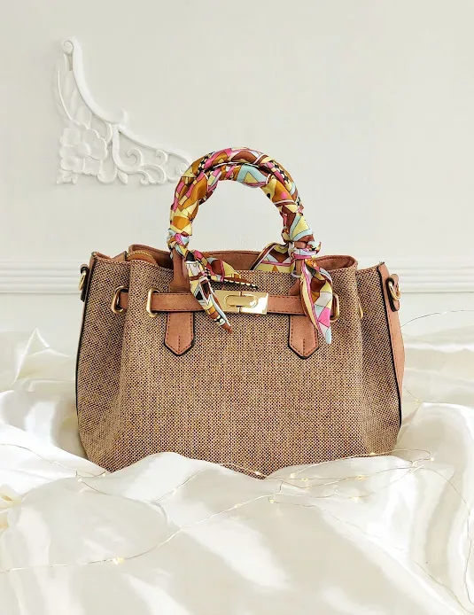 Bolso para dama color beige, camel y dorado