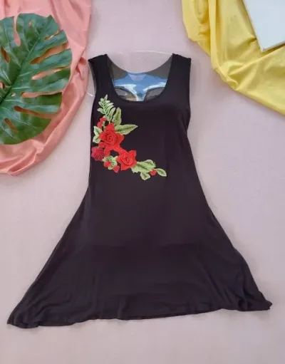Vestido para dama color negro con rosas rojas