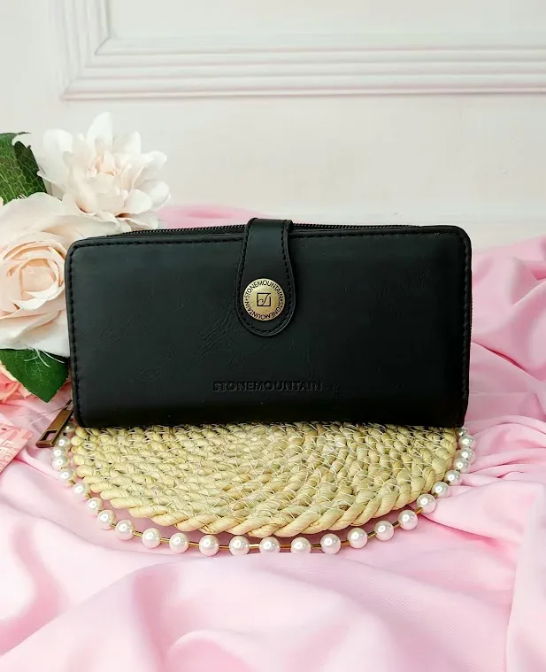 Cartera Stone Mountain Usa para dama color negro mate