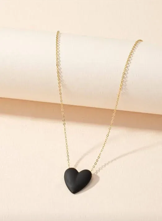 Collar de Fantasia, dije corazón negro